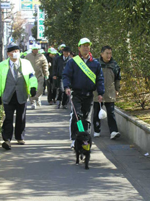 東警察署に集結